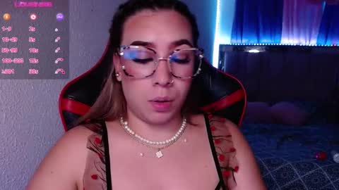 Snapshot of leahtemptation chatting on December 14, 10:56 am leah online show from December 14, 10:56 am