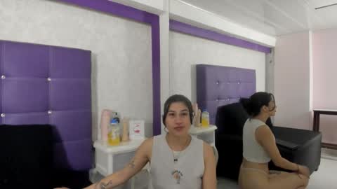 leamoreau__ online show from October 5, 12:43 pm