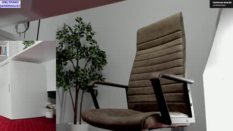 Elle  online show from February 11, 2:51 pm