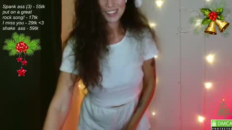 Snapshot of leia_bell chatting on December 21, 4:57 pm hey Im Leia and I love rock online show from December 21, 4:57 pm