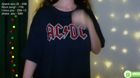 Snapshot of leia_bell chatting on March 1, 6:21 pm hey Im Leia and I love rock online show from March 1, 6:21 pm