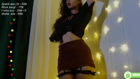 Snapshot of leia_bell chatting on February 22, 6:15 pm hey Im Leia and I love rock online show from February 22, 6:15 pm