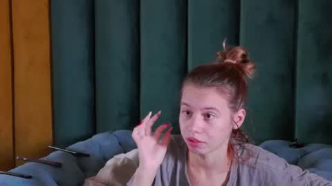 leiahux online show from July 18, 5:44 am