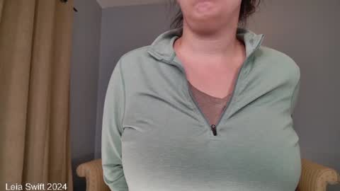 Leia Swift online show from December 2, 10:49 am