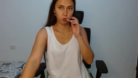 leidi_gu online show from December 2, 8:33 pm