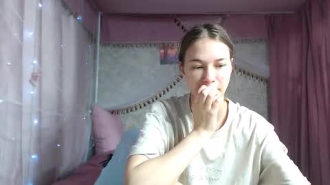 leila_bambi_ online show from November 26, 3:35 pm