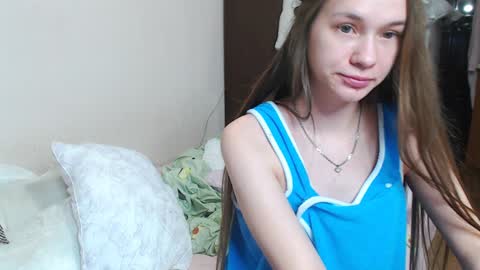 Snapshot of leila_bambi_ chatting on January 10, 7:43 pm leila_bambi_ online show from January 10, 7:43 pm