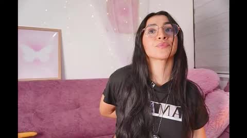 Leila online show from November 12, 2:26 pm