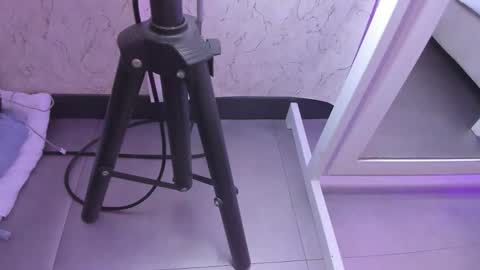 Leila online show from December 13, 7:53 pm