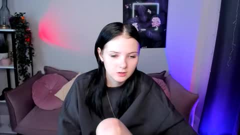 Leila online show from November 25, 1:57 pm