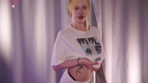 Leila online show from March 18, 2:11 pm