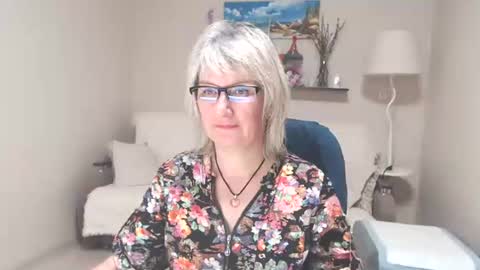 Leila Kinky online show from June 25, 4:45 am