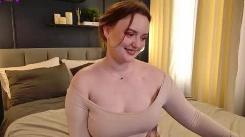 Lela online show from May 1, 11:30 pm