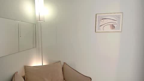 Lela online show from December 5, 2:40 pm