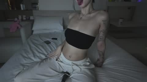 i am peach online show from June 20, 1:25 pm