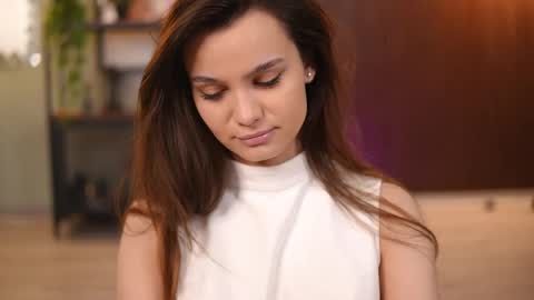 Lena Laurent online show from May 4, 9:35 am