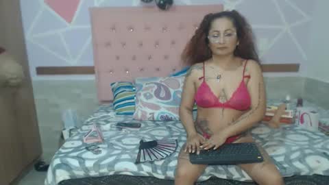 lena_lawson online show from December 7, 6:21 am