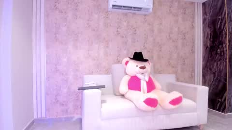 Snapshot of lenathompson chatting on October 11, 5:12 am Lenathompson online show from October 11, 5:12 am