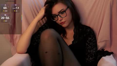Snapshot of leonardarizk chatting on October 13, 9:45 am Mia online show from October 13, 9:45 am