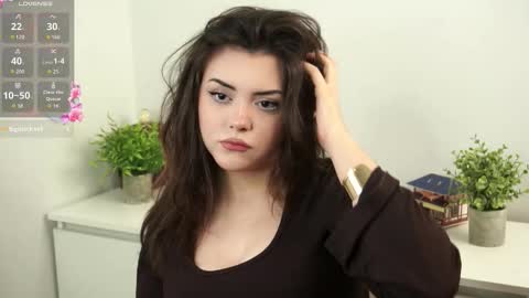 Mia online show from November 14, 8:47 am