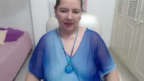 leonela   online show from July 7, 7:45 am