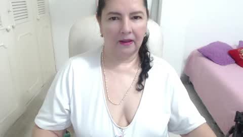 leonela   online show from April 30, 12:16 am