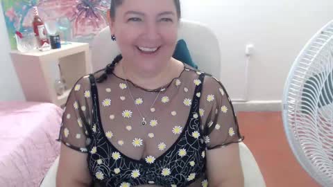 Snapshot of leonela_69 chatting on October 4, 6:52 am leonela online show from October 4, 6:52 am