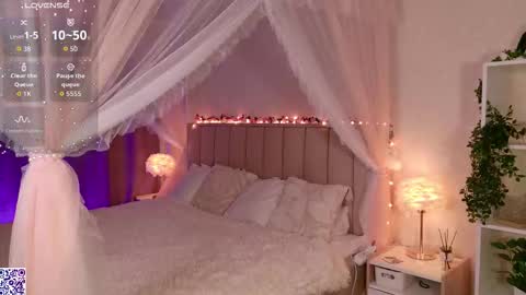 Nicole Moore online show from November 26, 3:24 pm