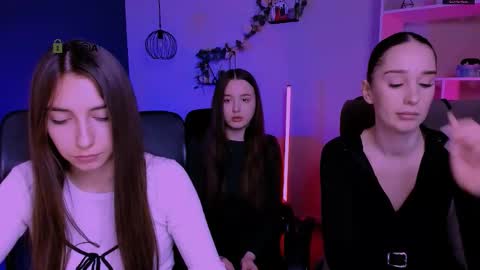 leslie_bird online show from March 12, 10:07 am