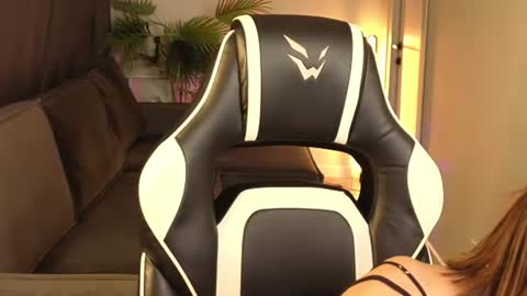 Leslie online show from June 25, 1:05 am