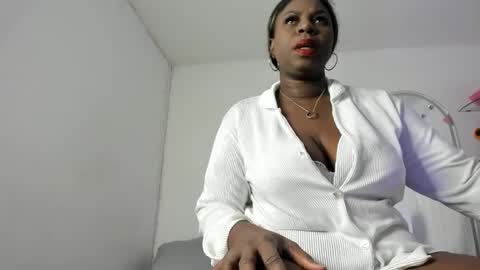 Snapshot of lesliee_brownn chatting on December 13, 10:41 am lesliee_brownn online show from December 13, 10:41 am