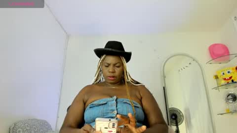 Snapshot of lesliee_brownn chatting on January 23, 12:35 am lesliee_brownn online show from January 23, 12:35 am