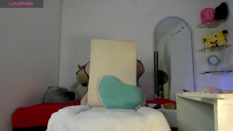 Snapshot of lesliee_brownn chatting on February 19, 10:12 am lesliee_brownn online show from February 19, 10:12 am