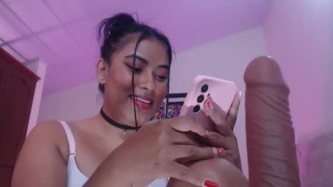 LeslyAndika online show from February 28, 7:46 pm