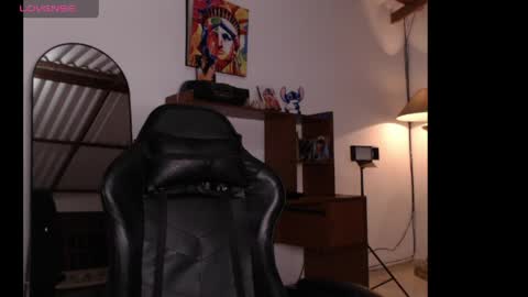 lesly online show from May 10, 4:47 am