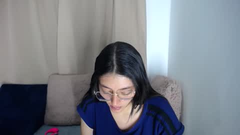 lessliee online show from March 17, 3:43 am