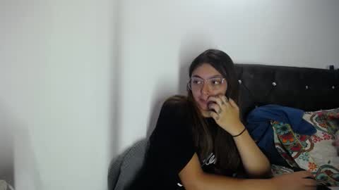 lessliee online show from December 18, 10:51 am