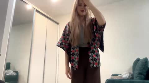 Kate online show from April 21, 1:18 pm