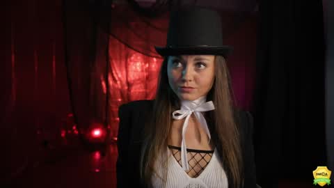 Letty Moa         - IG direct letty moa online show from May 8, 1:53 am
