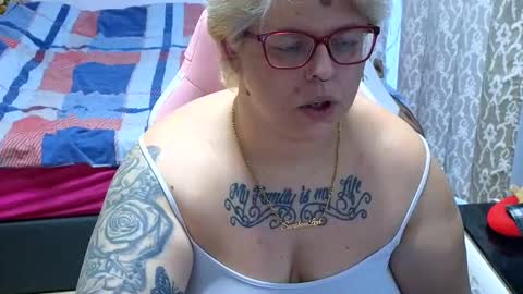 Snapshot of lexi2810 chatting on January 15, 7:15 am Lexi und Lex online show from January 15, 7:15 am