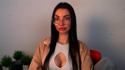 Alexia online show from May 3, 1:03 pm