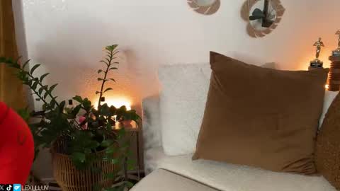 Lexi online show from December 18, 5:50 pm