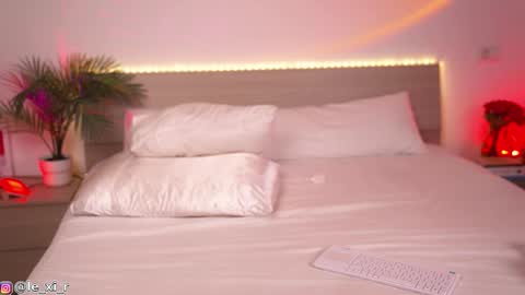 Lexi Reed online show from October 1, 2:11 pm