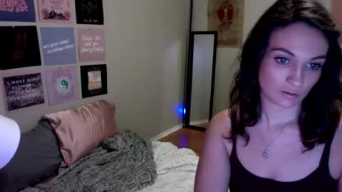 lexwyoex online show from December 15, 1:44 am