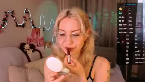Lily online show from July 9, 7:22 am