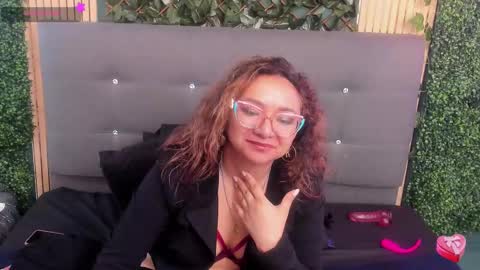 Snapshot of leyla_smithh chatting on September 11, 2:17 pm Leyla smithh online show from September 11, 2:17 pm