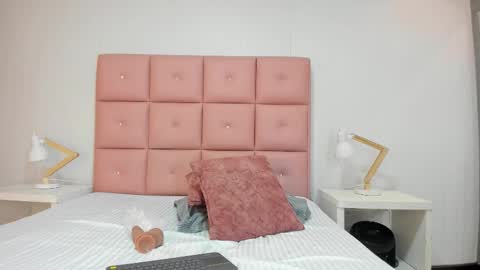 lhiamfitt online show from October 22, 5:40 pm