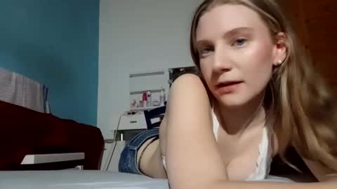 lia06_ online show from March 8, 5:39 pm