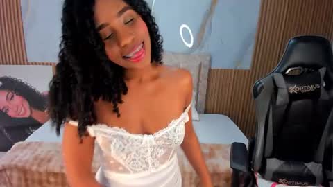 lia_16_ online show from July 28, 2:46 pm