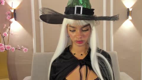 Snapshot of lia_girl2 chatting on October 28, 4:40 am Lia online show from October 28, 4:40 am